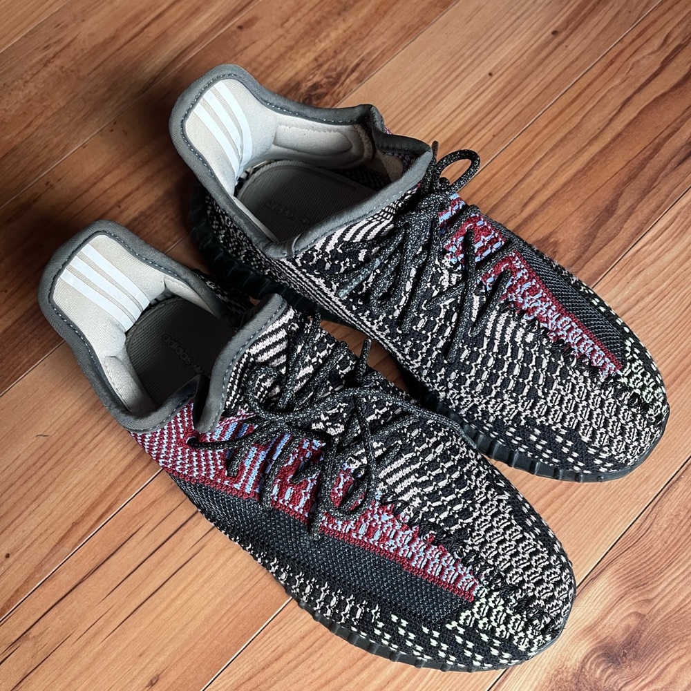 Yeezy Boost 350v2 big kids size 3